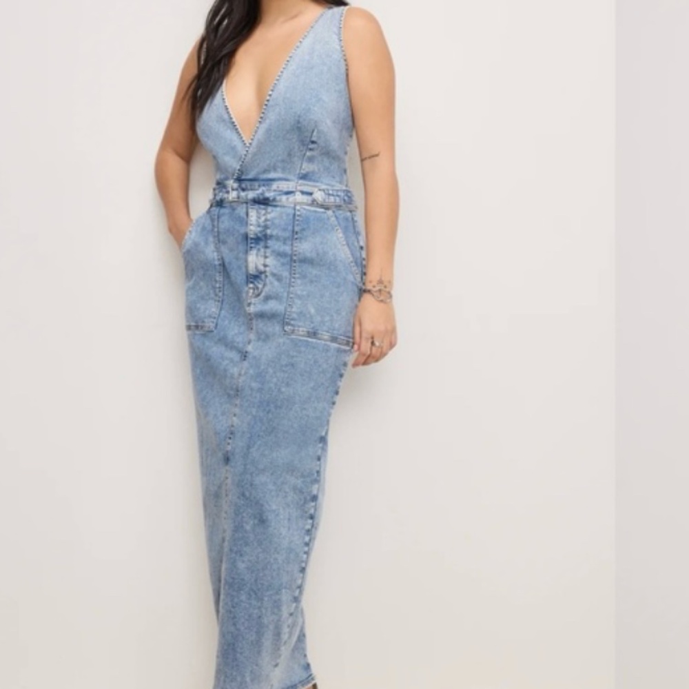 FIT FOR SUCCESS V NECK MAXI DRESS